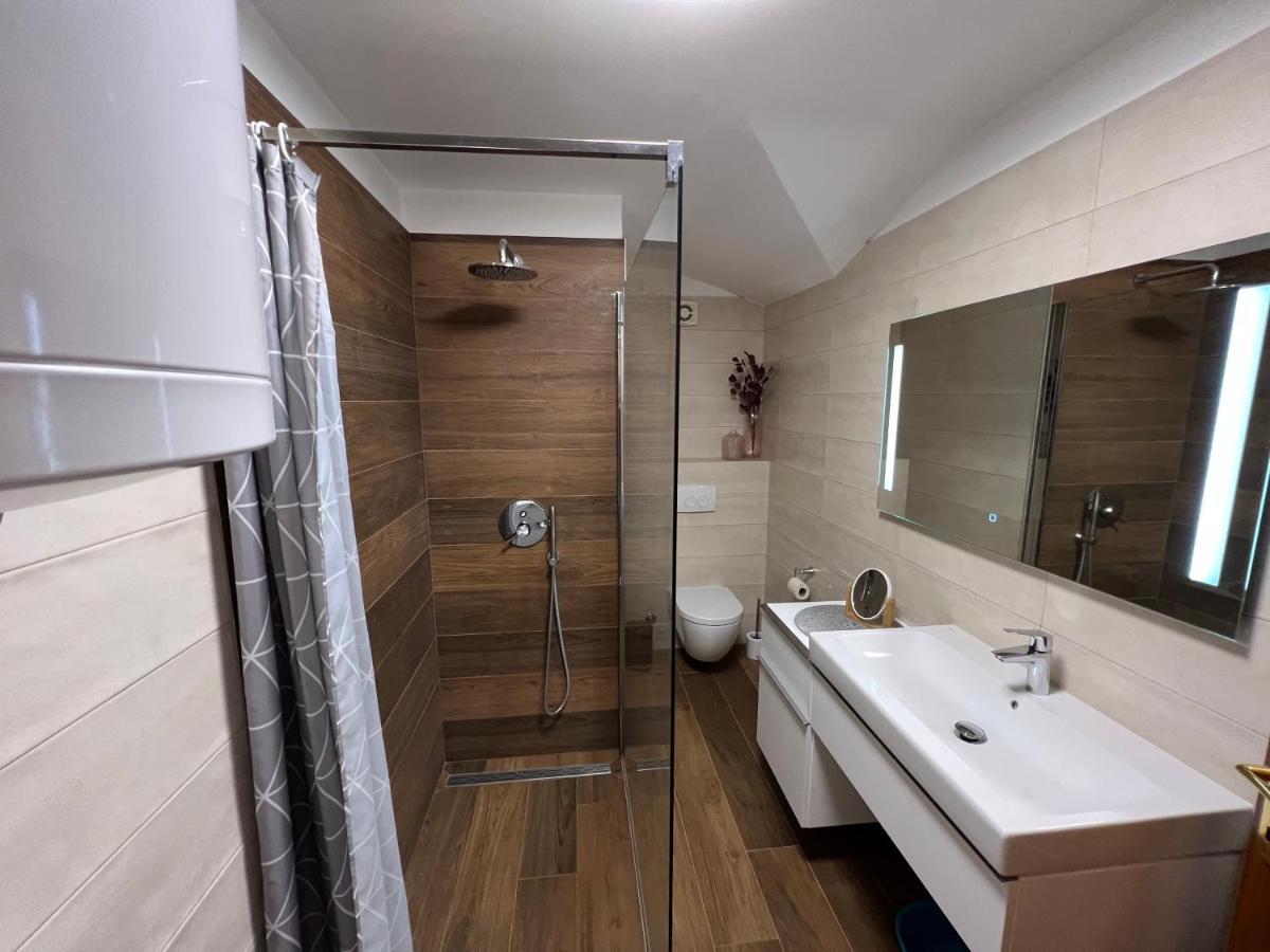 Maj Premium Apartment 4 Sterne - Neu Renoviert โปเรช ภายนอก รูปภาพ